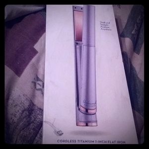 Beauty in motion cordless flat iron by conair